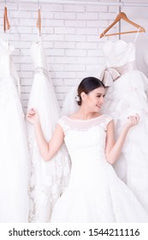 Luxury Crystal Wedding Gown – Embellished Sleeveless Bridal Dress with Full Skirt