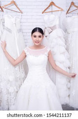 Luxury Crystal Wedding Gown – Embellished Sleeveless Bridal Dress with Full Skirt